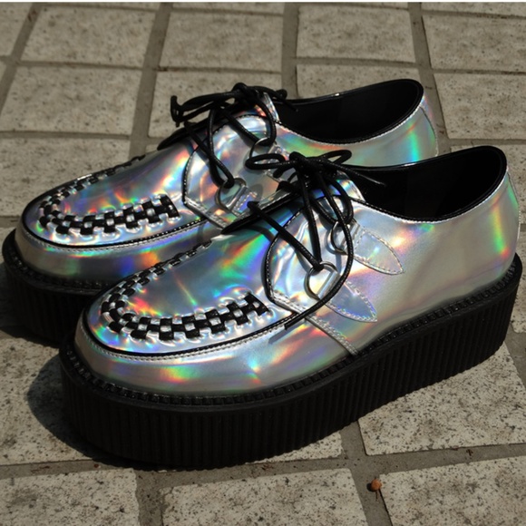 tuk holographic creepers